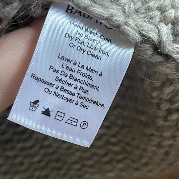 Aritzia Cropped Sweater - Picture 4 of 4